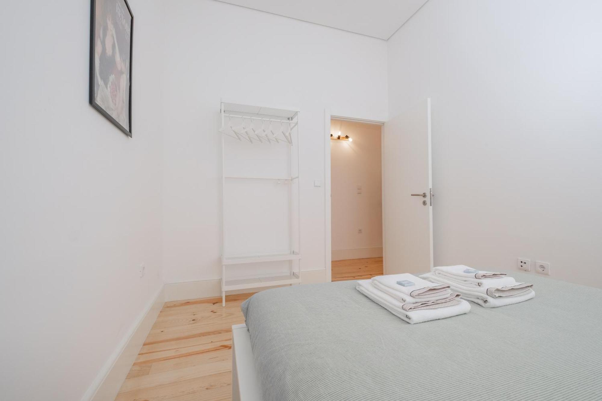 Host Wise - Sunny Downtown Appartamento Oporto